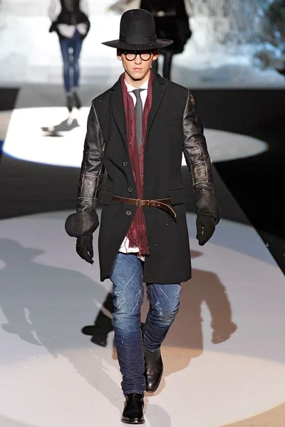 Look 19